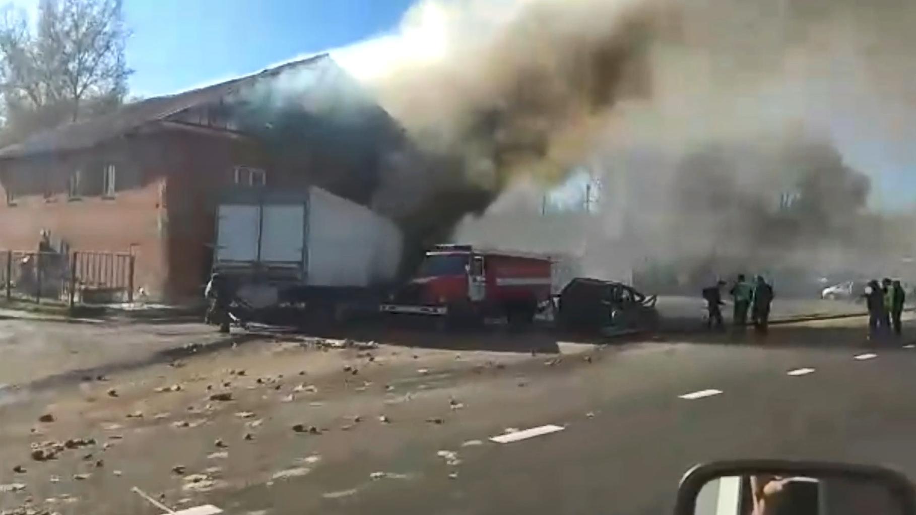 Фура протаранила дом после ДТП в Алтайском крае