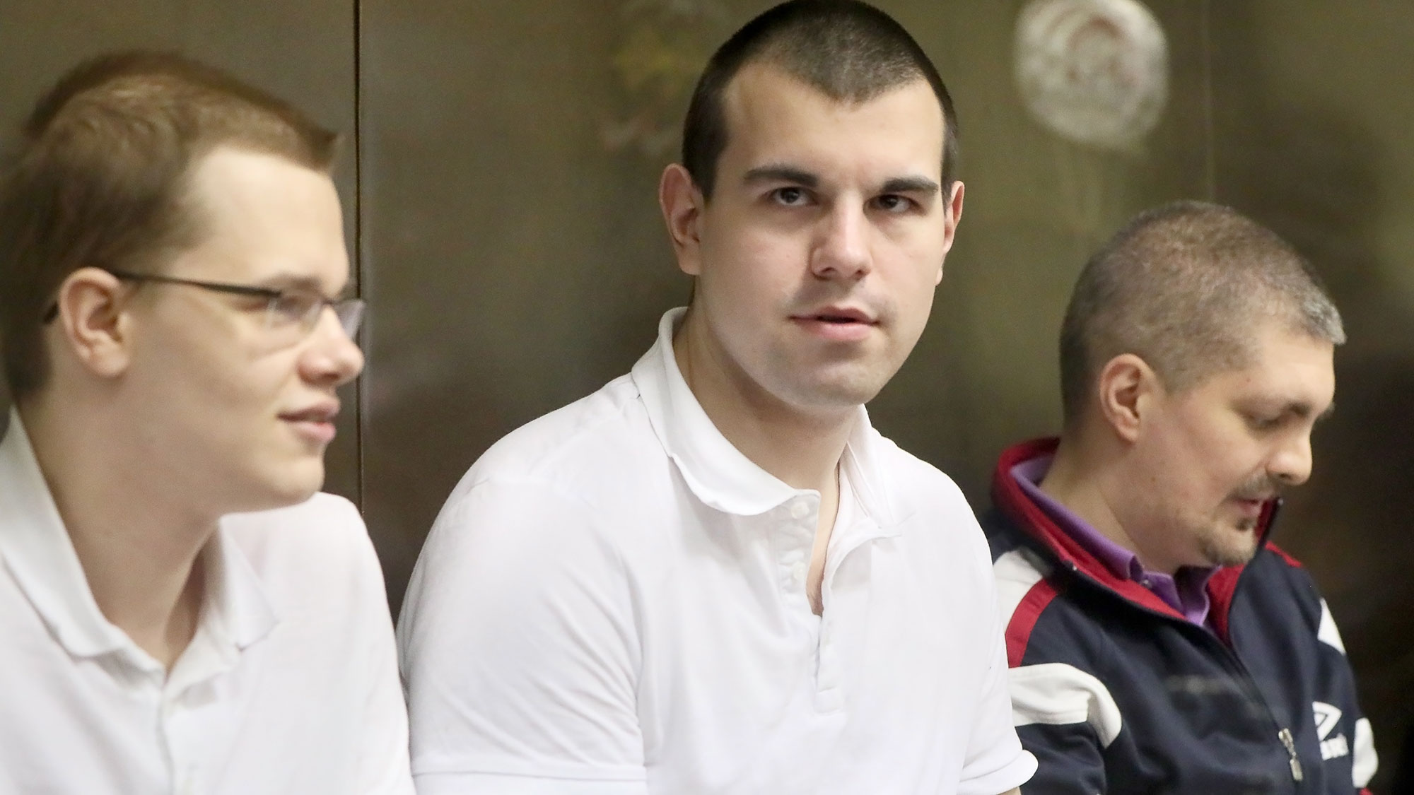 Фигуранты дела "Нового величия" порезали руки в зале суда