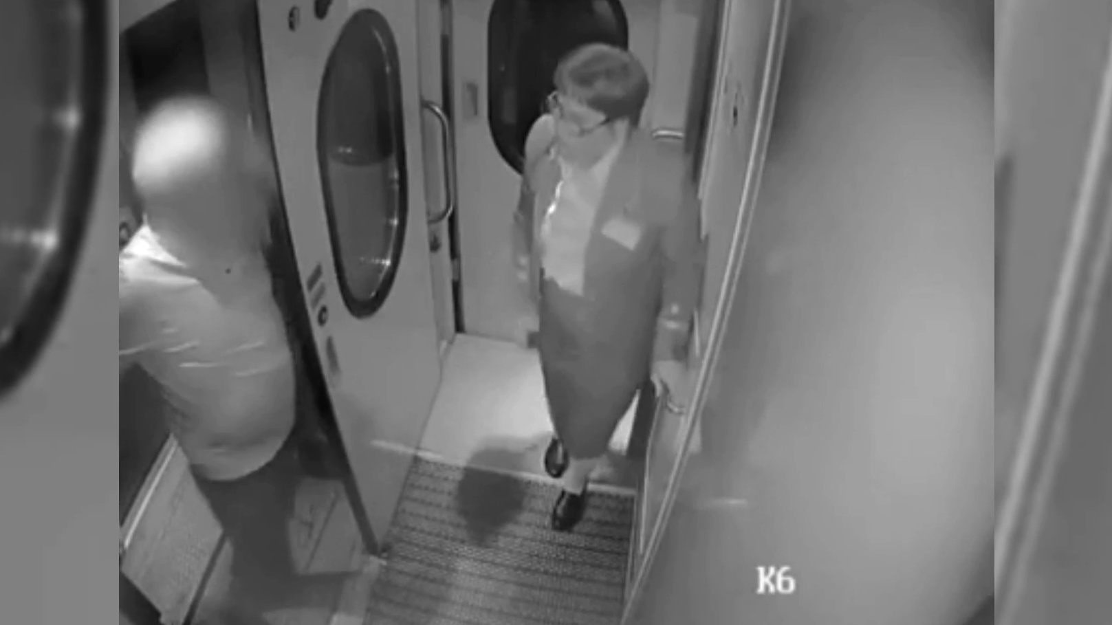 Пьяный адвокат набросился с кулаками на начальника поезда
