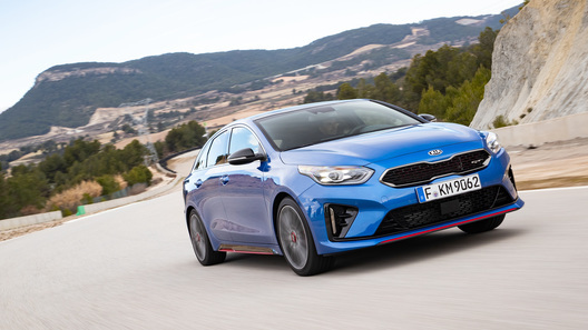 Hot or Not: "зайдет" ли в России новый Kia ProCeed? Цены и конкуренты