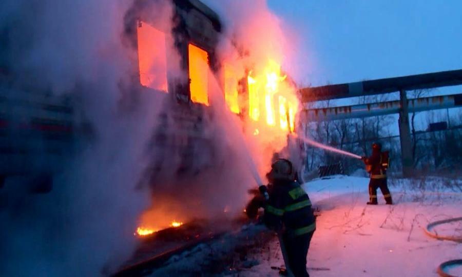 В Архангельске на железнодорожных путях сгорел пассажирский вагон
