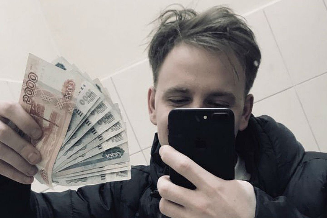 Парень убил подругу ради смартфона и денег, после чего сделал селфи с трупом