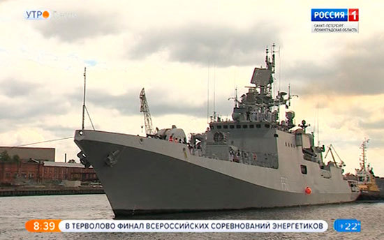 Индийский фрегат "Таркаш" прибыл в Петербург для участия в параде ВМФ