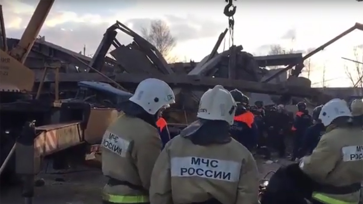 Сотрудник МЧС прокомментировал смерть рабочих в Саранске. Видео