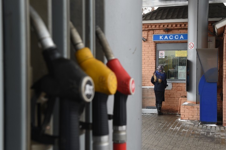 Спрос на бензин в России рекордно упал