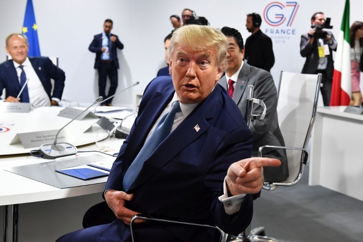 Трамп предложил военным США бороться с ураганами ядерными ударами