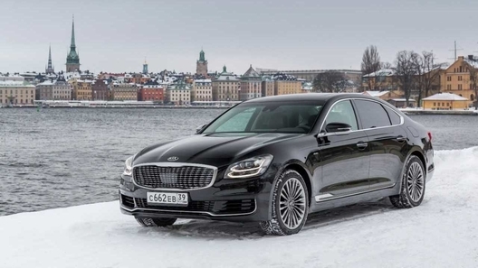 Названы российские цены на самый большой седан Kia