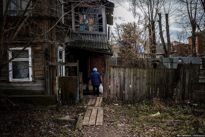 Уже 20% домохозяйств России "выпадают" из жизни из-за низких доходов