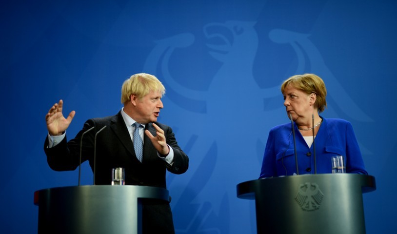 Джонсон и Меркель выступили против возвращения России в G7