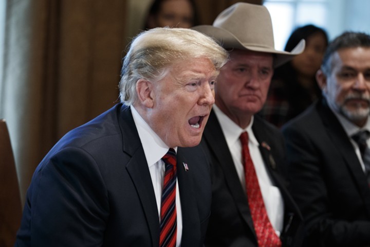 Трамп угрожает уничтожить экономику Турции
