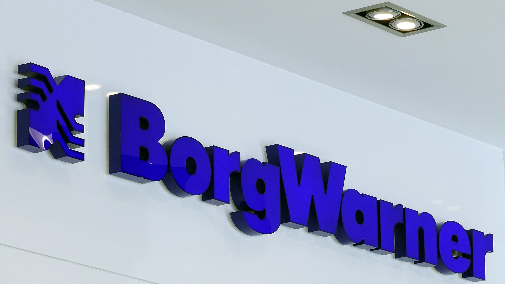 Автомобильный холдинг BorgWarner признал в американском шпионе своего директора по безопасности