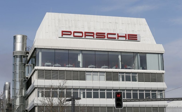 Porsche выплатит своим сотрудникам в Германии по 9,7 тыс. евро