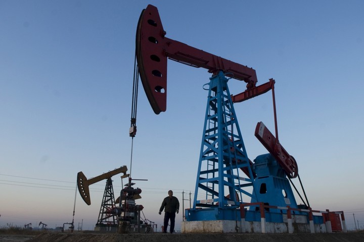Нефть завершает неделю ростом на фоне падения добычи ОПЕК