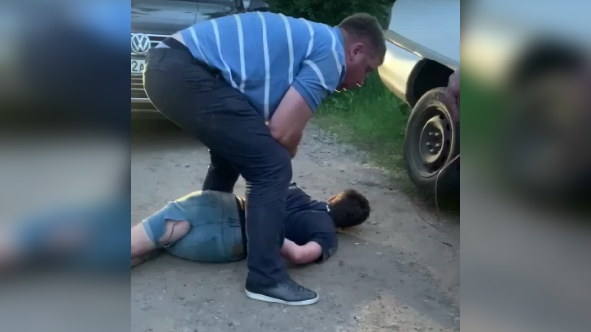 Полковник и президент в Воронеже задержали пьяного водителя с нунчаками