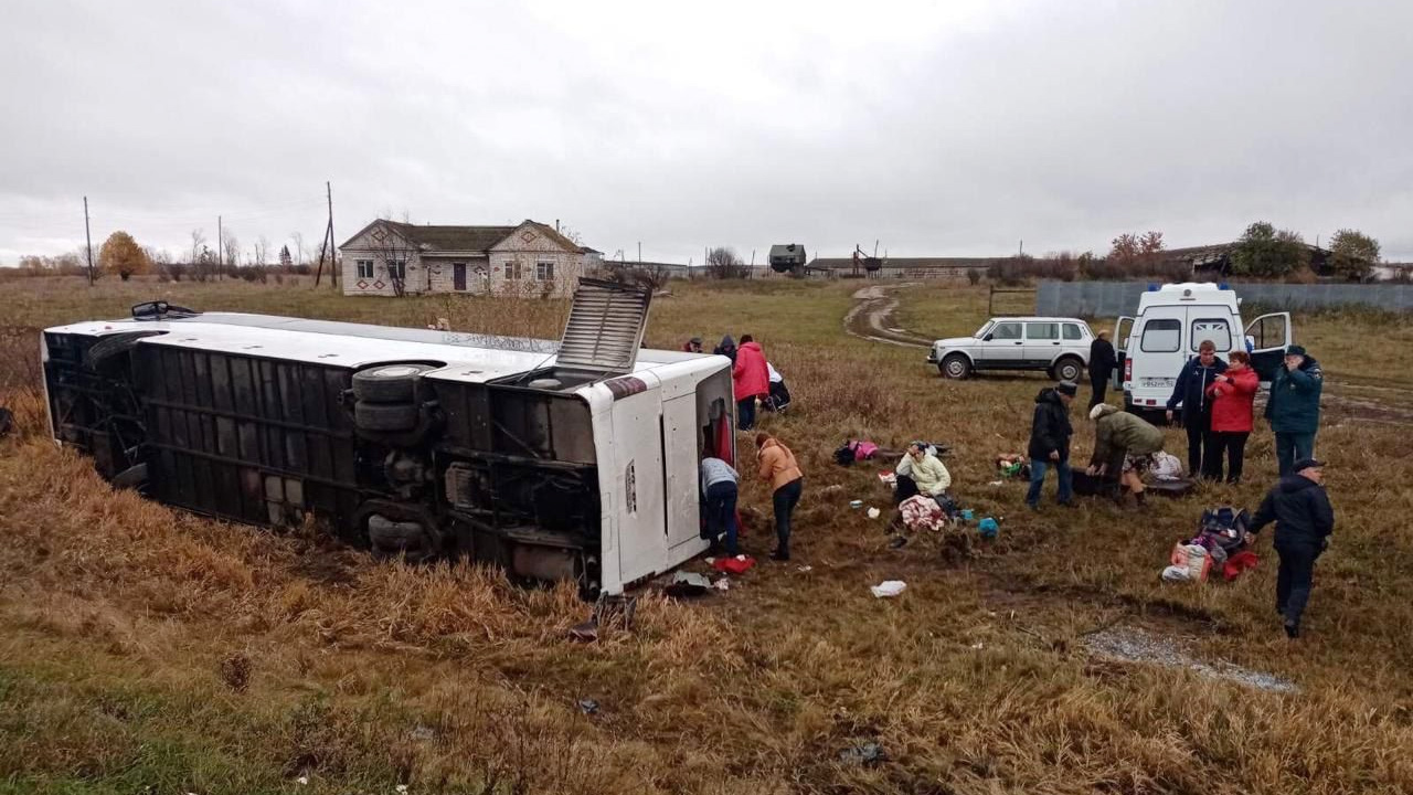 Под Нижним Новгородом разбился автобус с туристами