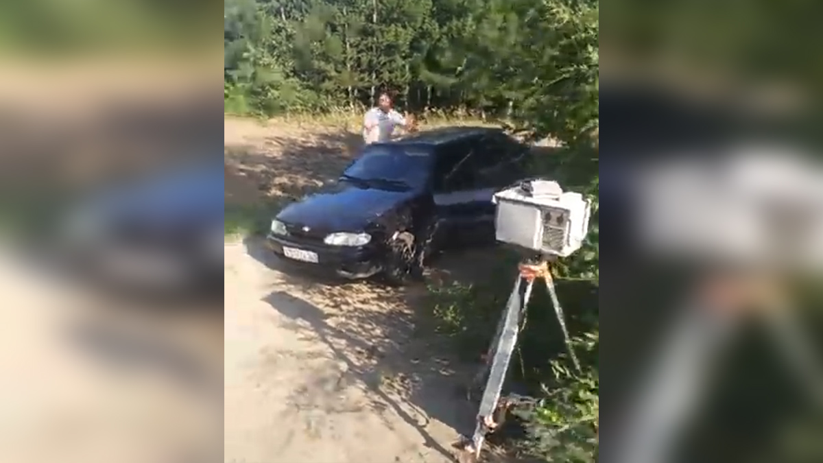 Водителя поколотили за возмущение спрятанной дорожной камерой. Видео