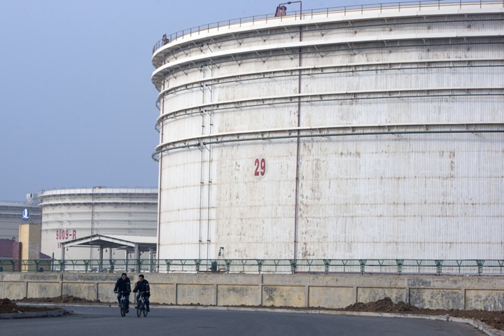 Китай в апреле установил месячный рекорд по импорту нефти