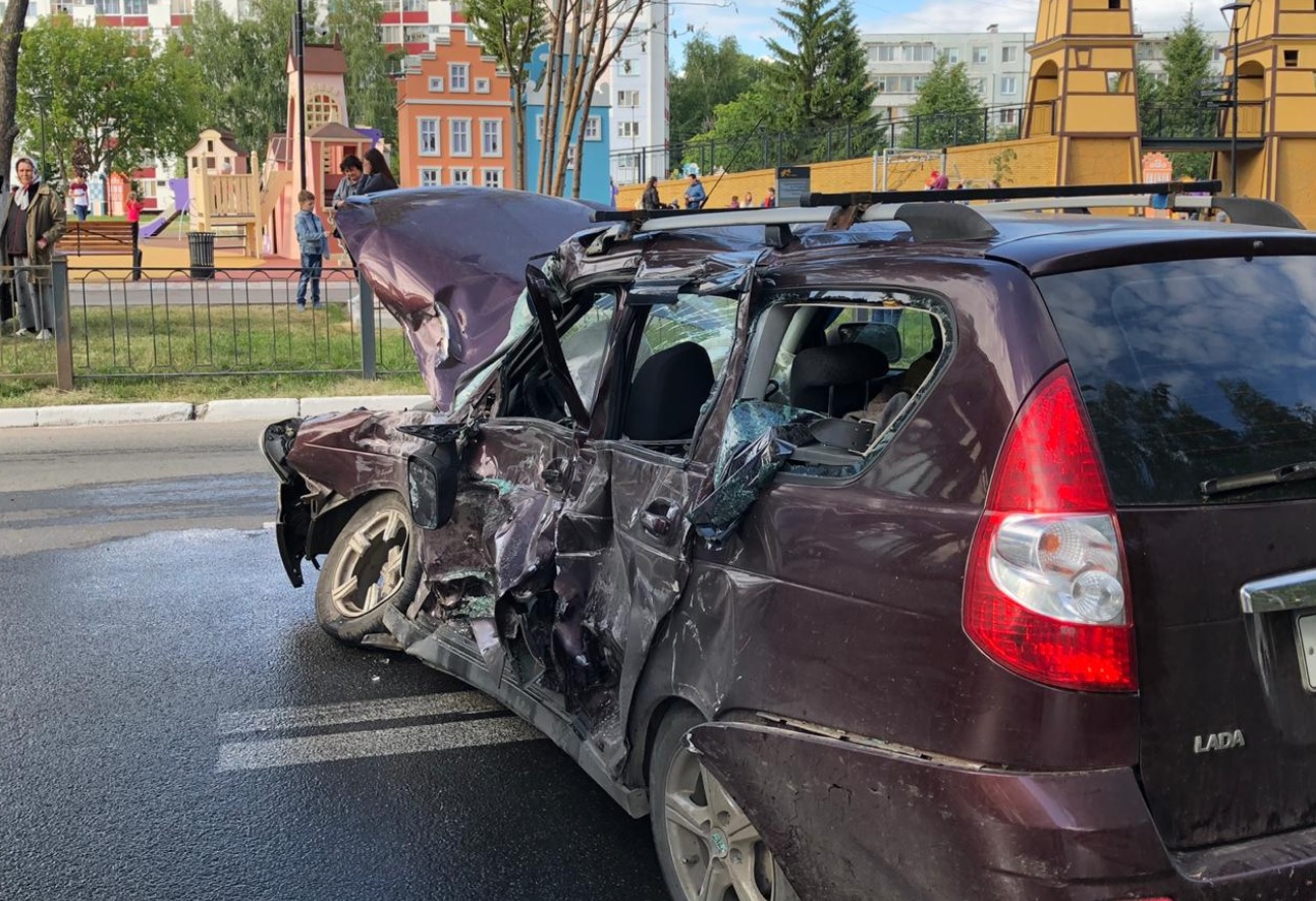 Один человек погиб в аварии с участием рейсового автобуса в Татарстане. Видео