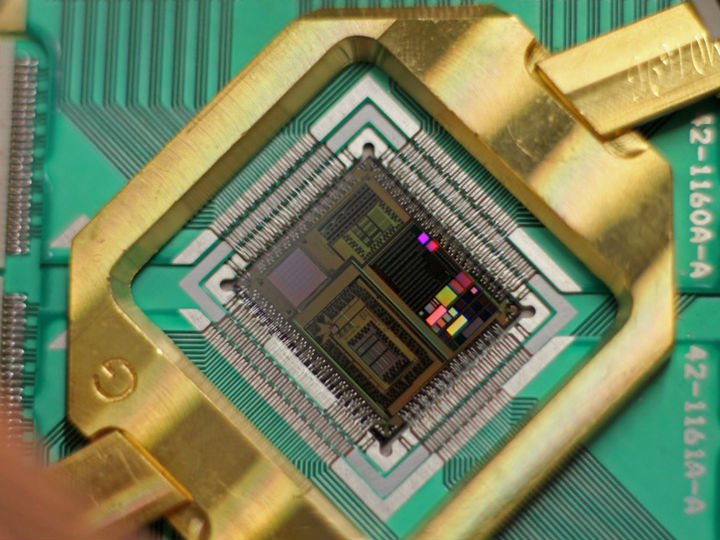 Квантовый компьютер D-Wave сыграл вничью с классической машиной