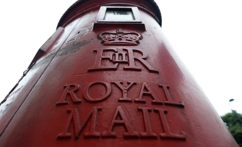 Акции британской почтовой службы Royal Mail рухнули до рекордно низкой отметки