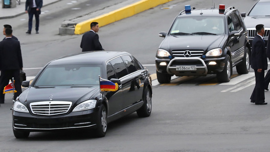 Санкции не мешают Ким Чен Ыну ездить на немецком лимузине. Daimler оправдывается