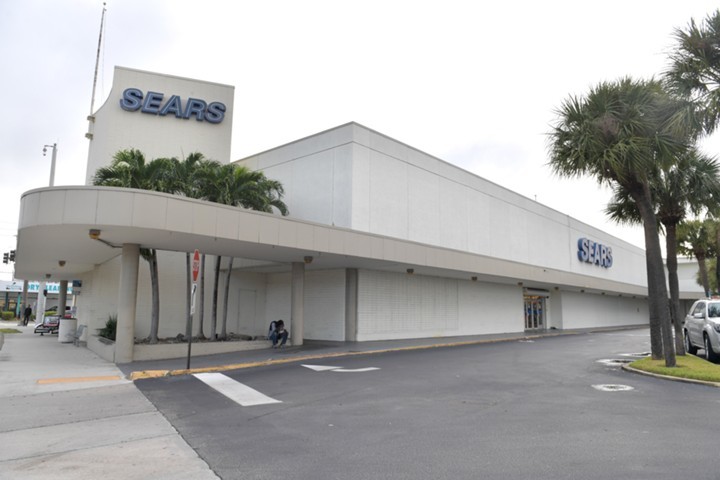 Обанкротившийся ритейлер Sears обвинил бывшее руководство компании и министра финансов США в хищении средств