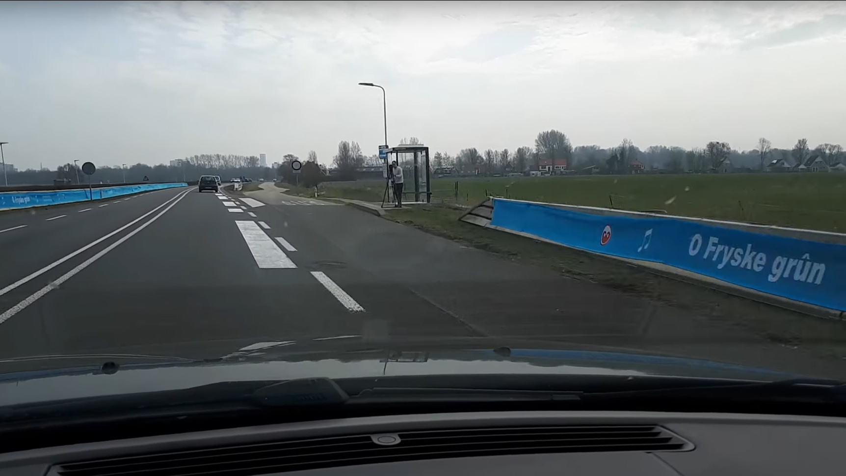 В Нидерландах закрыли поющую дорогу из-за протестов жителей. Видео