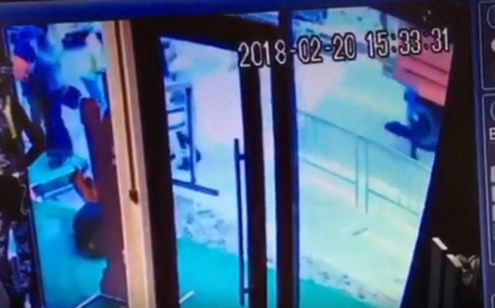 Водитель самосвала, нарушивший ПДД, переехал мать с ребенком в Сочи