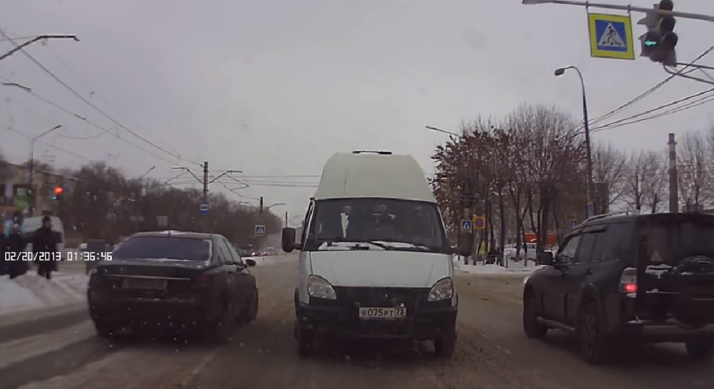 Ульяновский маршрутчик выехал пьяным на "встречку"