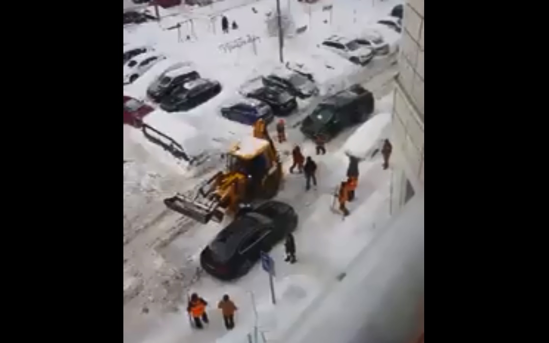 В Одинцове автовладельцы устроили драку с дорожными рабочими