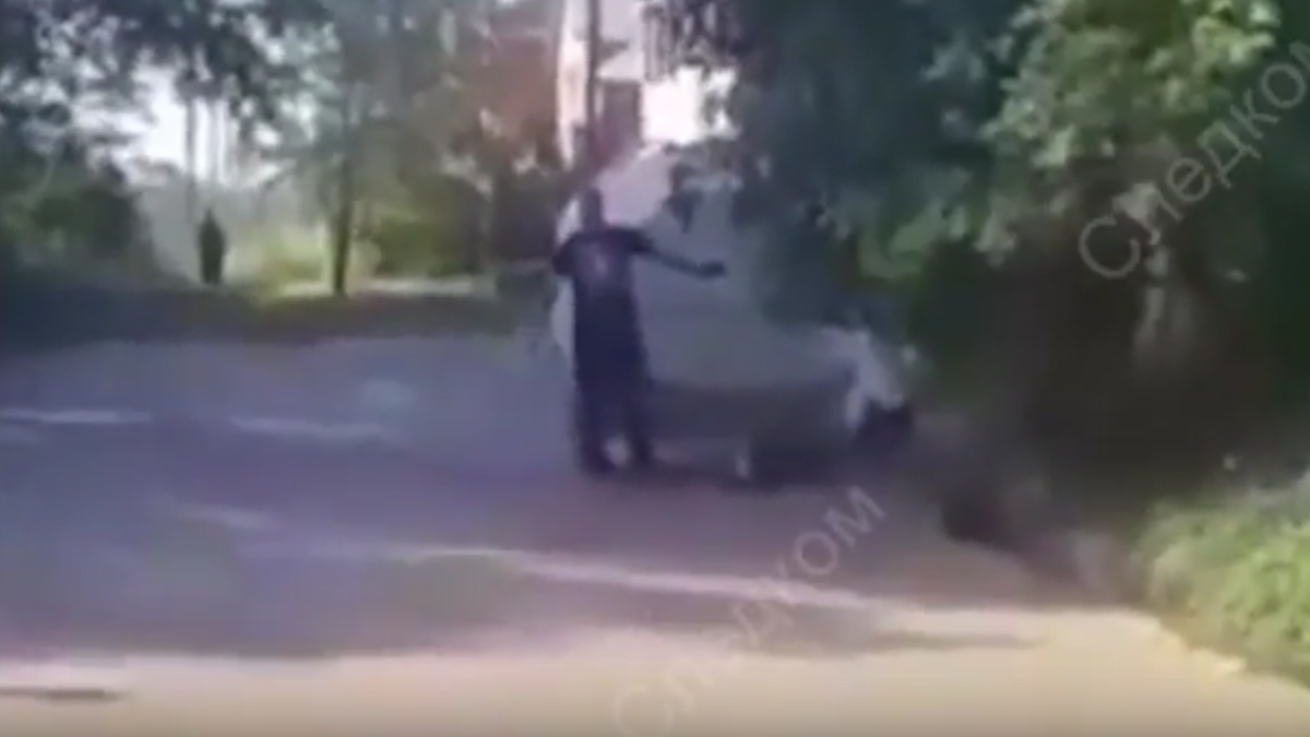 Опубликовано видео удержания заложницы пьяным мужчиной в Оренбурге