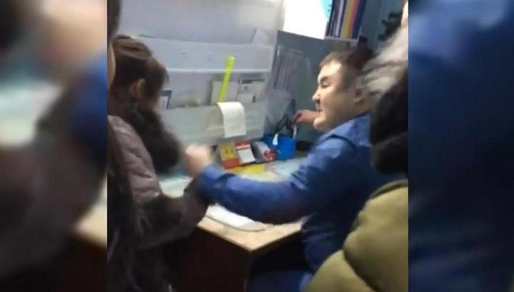 Дважды избивший пациентку якутский врач избежал уголовного наказания