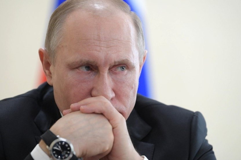 Путин: следователи проверят, кто разрешил сделать из фабрики торговый центр