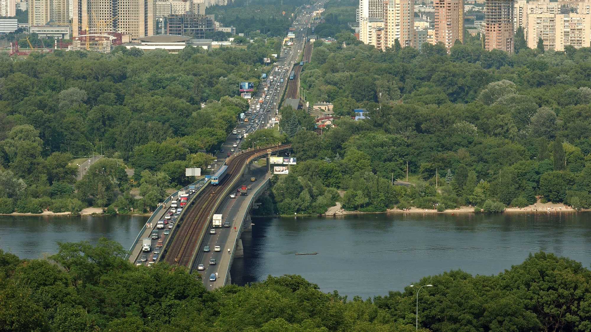 Проектировщик: метромост в Киеве может рухнуть в любой момент