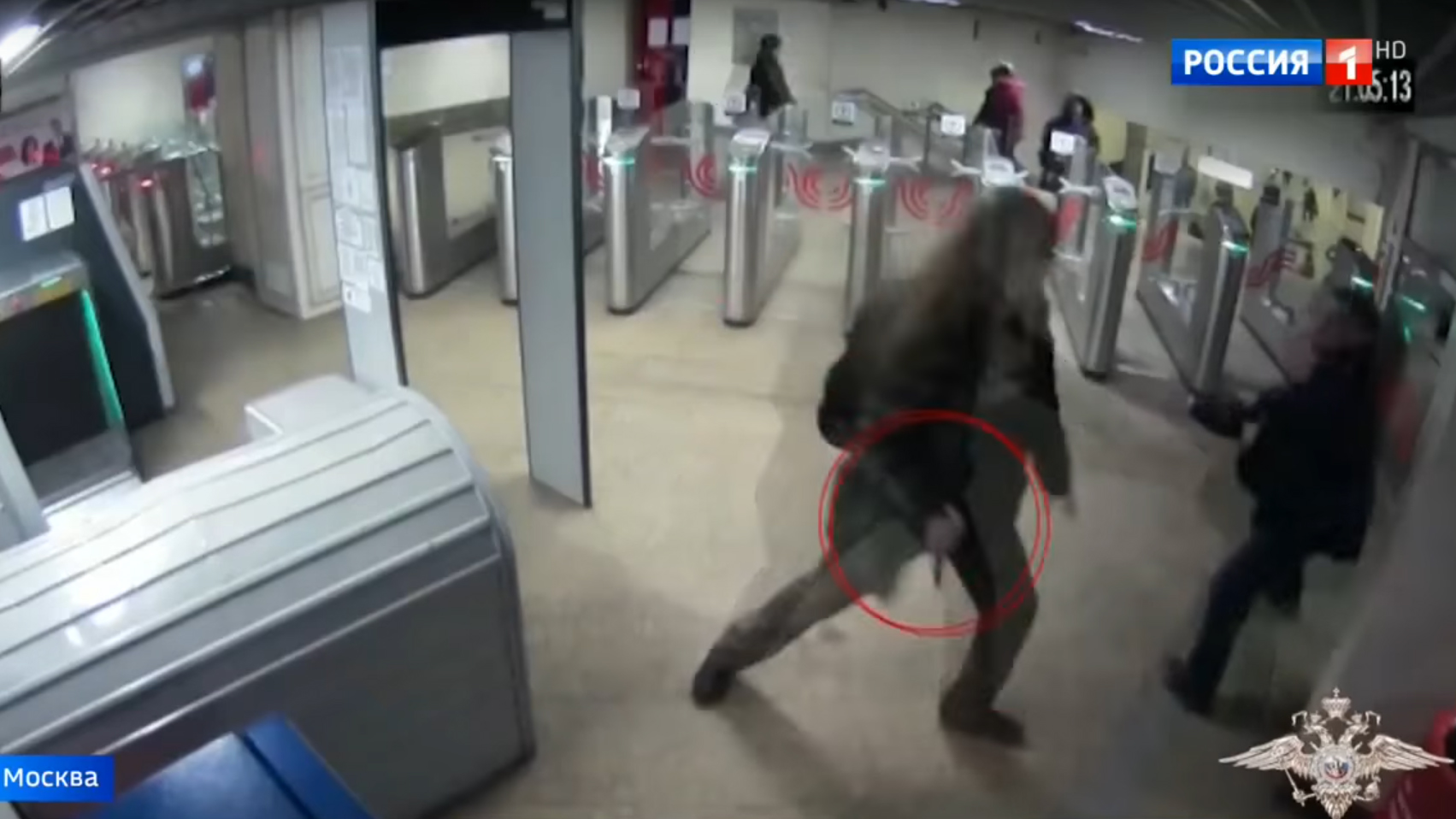В московском метро агрессивный пассажир напал со скальпелем на мужчину во время ссоры