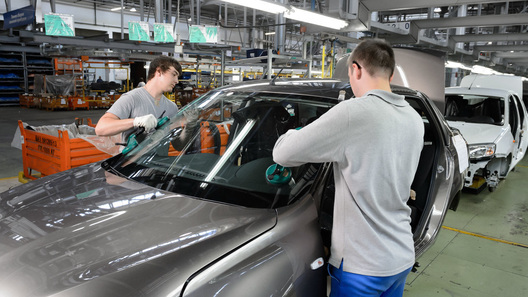 Работник АвтоВАЗа два года майнил биткойны прямо в цеху