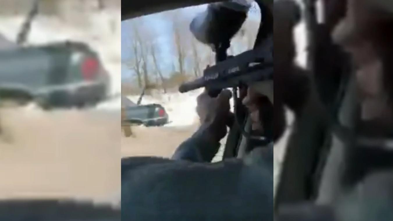 Белгородские мстители расстреляли из ружья для пейнтбола дорожные камеры и охранников