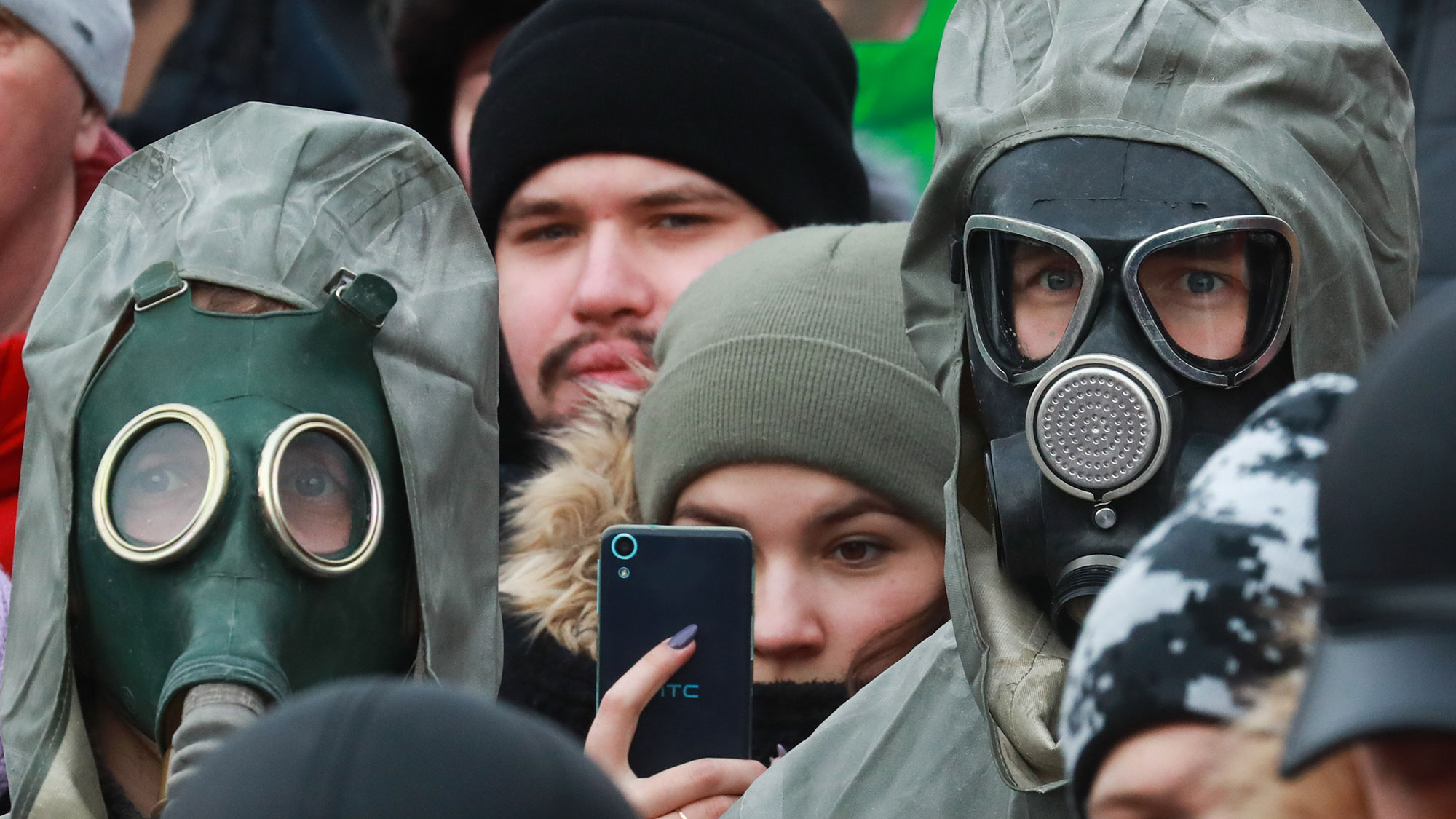 Живущим рядом со свалкой "Ядрово" выдали респираторы