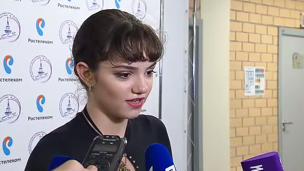 Евгения Медведева передаст подарки болельщиков в детский дом