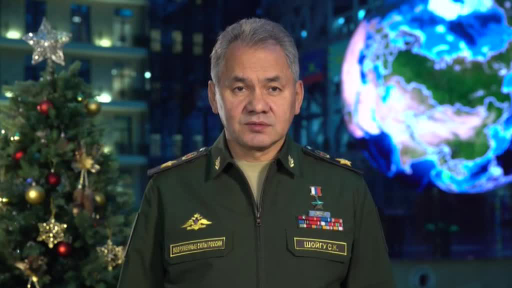 Сергей Шойгу поздравил военнослужащих с Новым годом