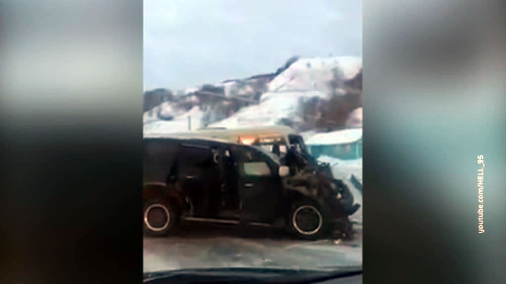На Сахалине пьяный водитель столкнулся с автобусом, среди пострадавших двое детей