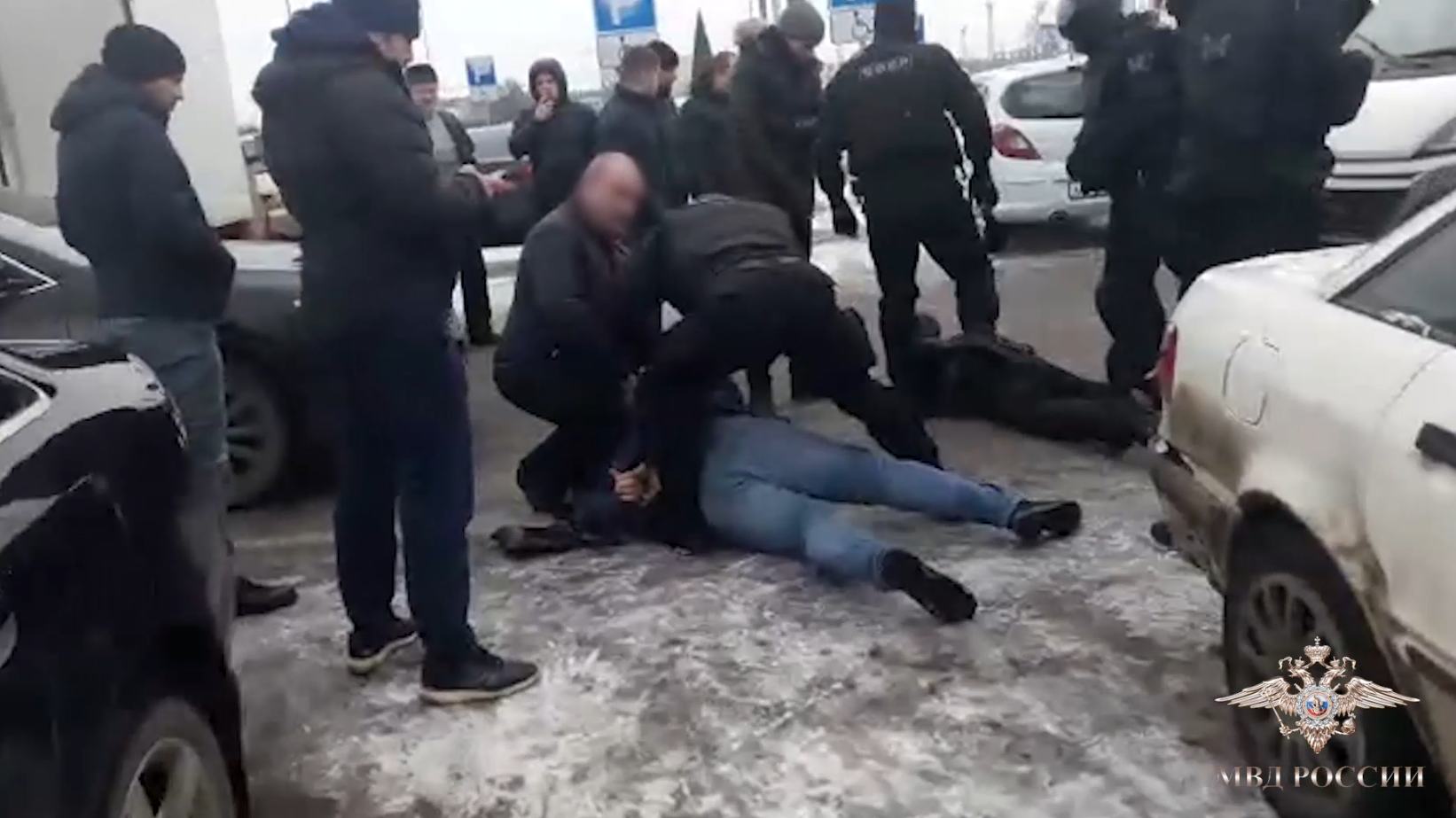 Банду автоподставщиков задержали на парковке гипермаркета в Королеве