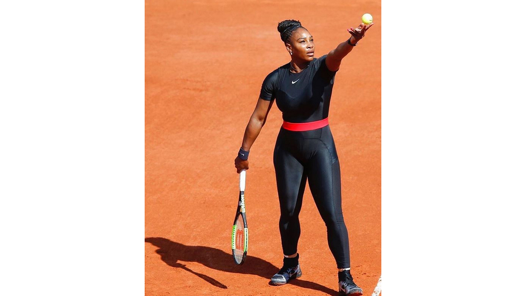 Необычный костюм Серены Уильямс помог ей выйти во второй круг Roland Garros