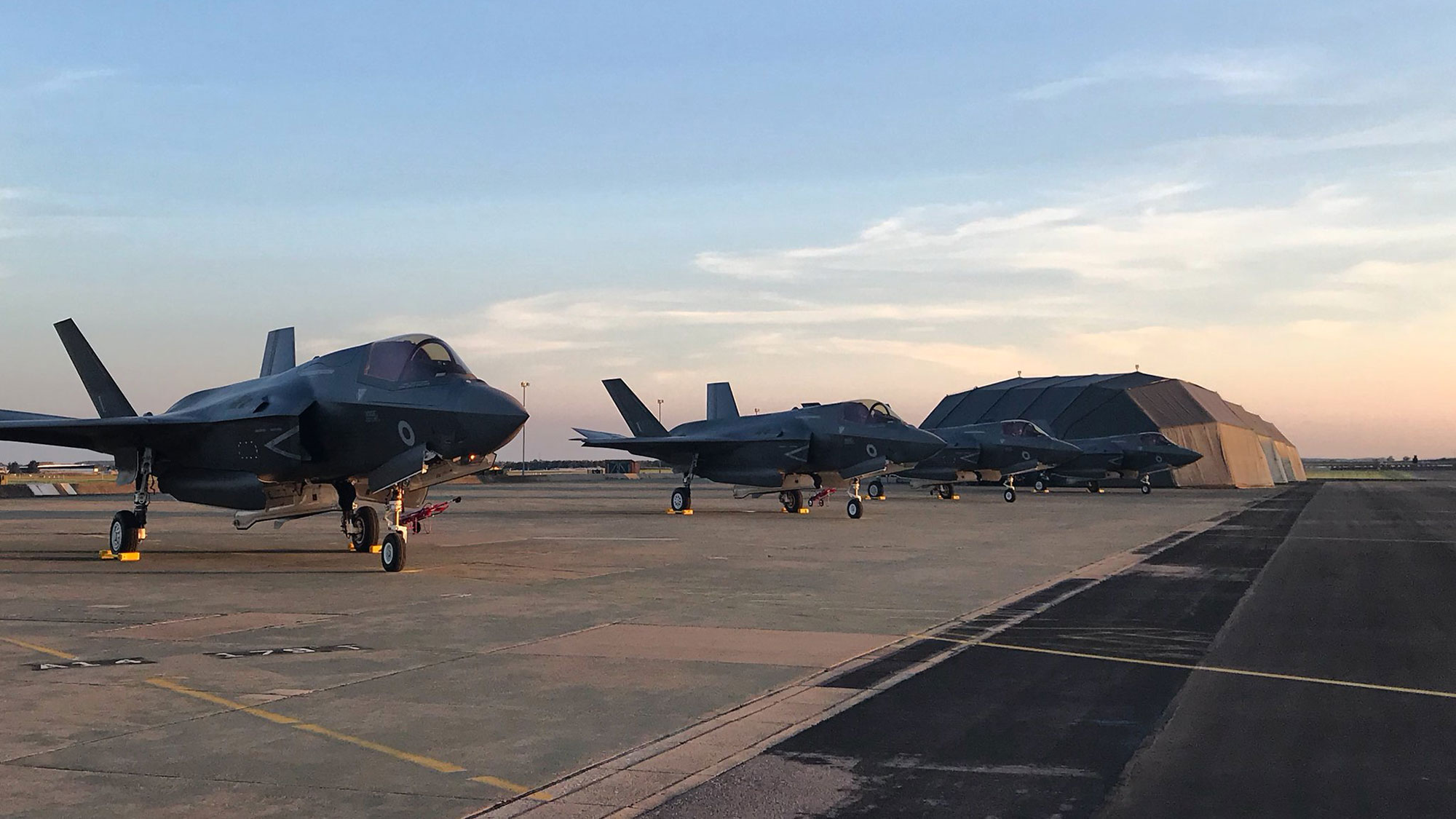 Великобритания получила первые палубные F-35