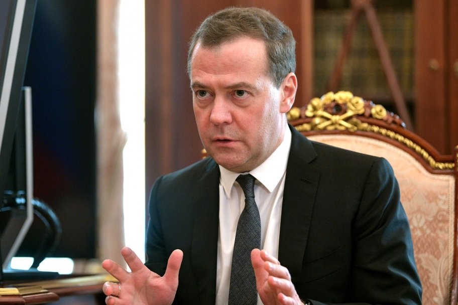 Дмитрий Медведев поручил разработать предложения о деревянном домостроении
