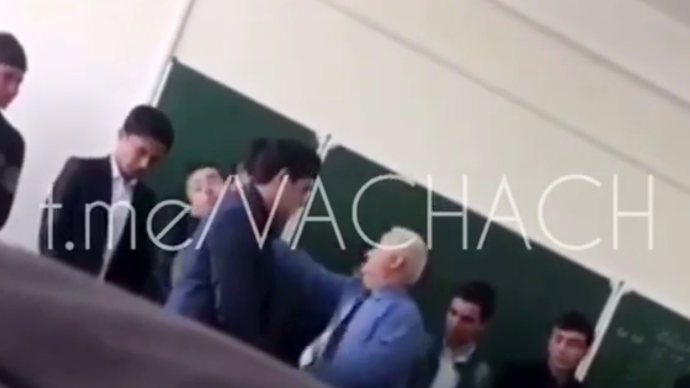 Бухарский преподаватель высшей математики избил студентов без галстуков