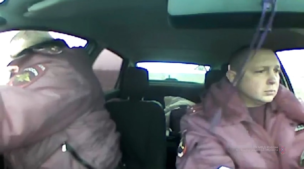 Полицейская погоня со стрельбой в Волжском попала на видео