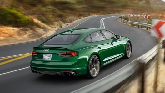В Нью-Йорке представлена новая "злая пятидверка" от Audi