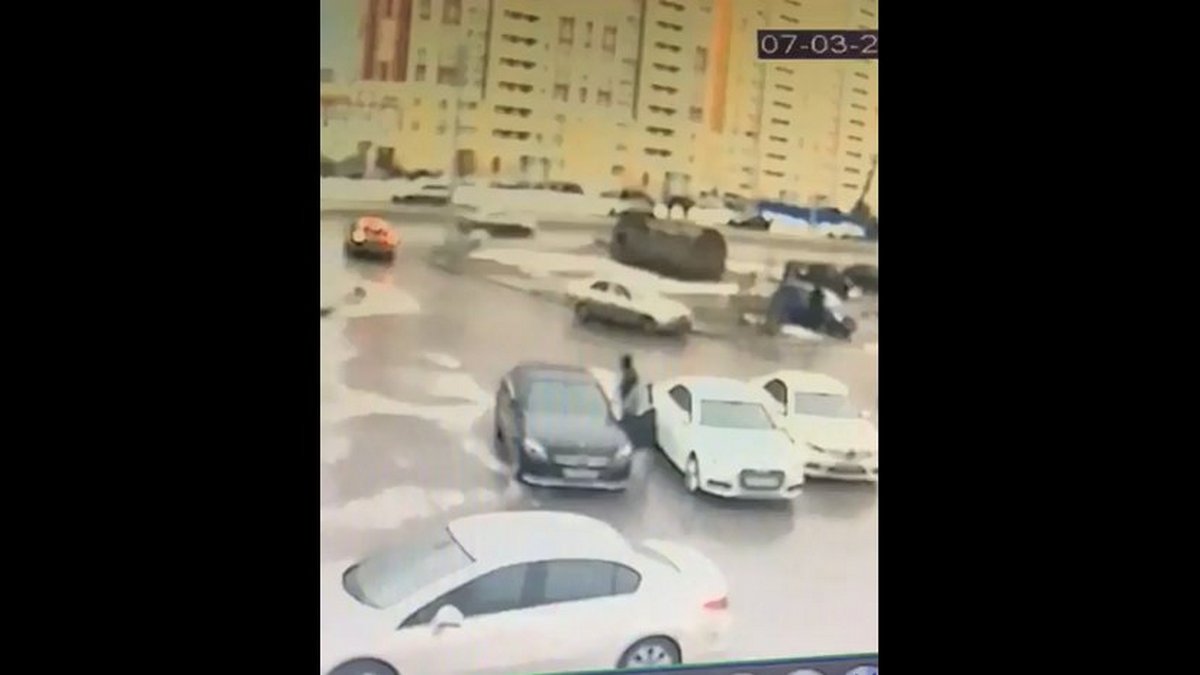Взрыв "Мерседеса" в Ростове-на-Дону попал на видео