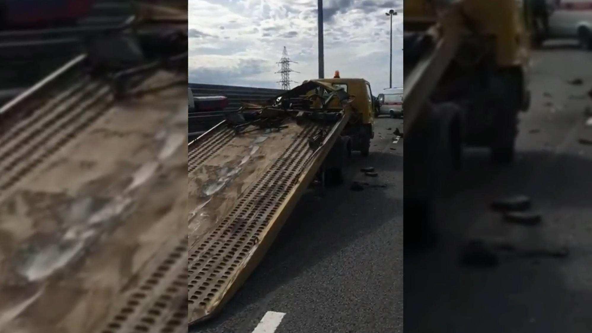 Два человека погибли во время погрузки машины на эвакуатор под Петербургом